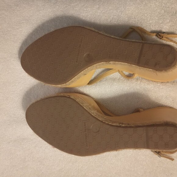 Antonio Melanie Yellow/Gold wedge sandals. - Picture 5 of 5